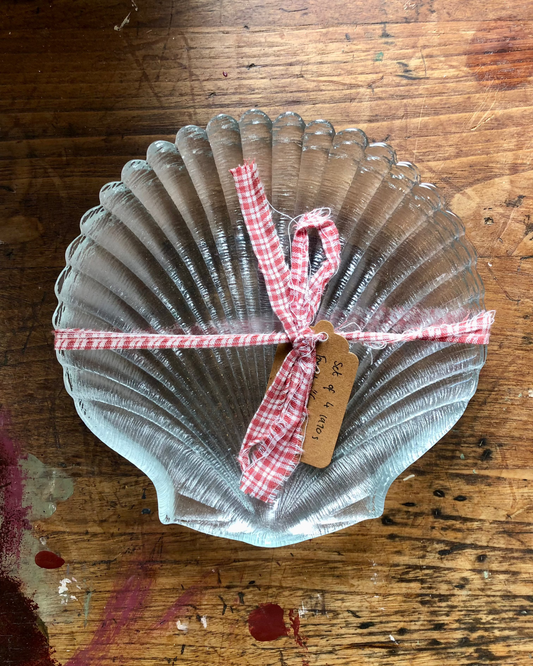 Set of 4 vintage French ''Coquillage" shell plates