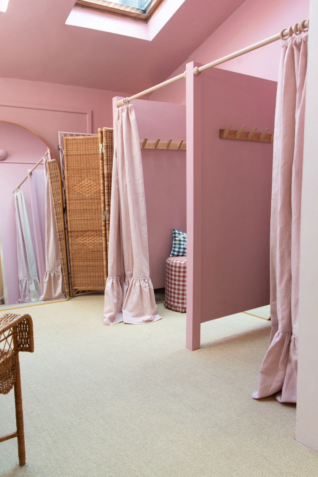 Made-to-Measure Ruffle Bottom Doorway/Alcove Curtain